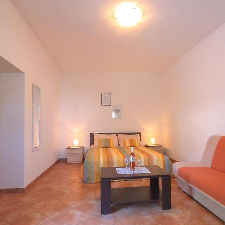Apartmani Nina Rovinj Exterior photo